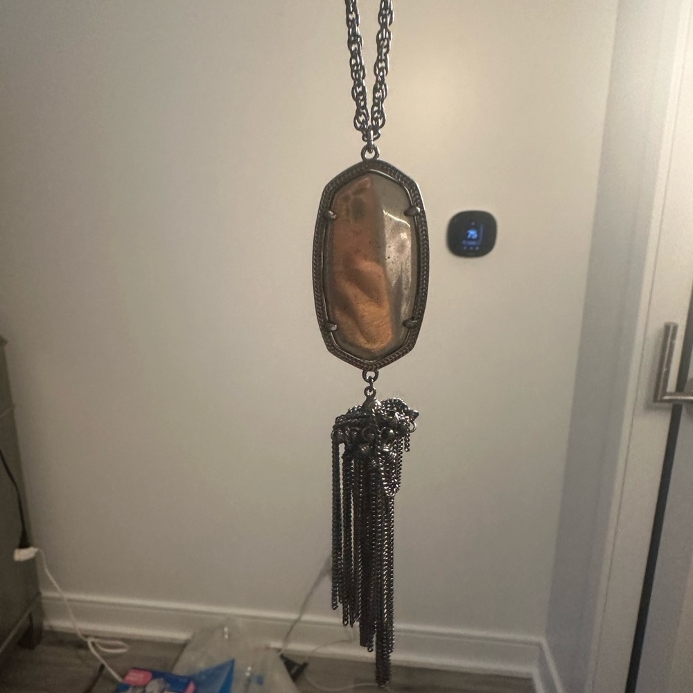 Kendra Scott necklace